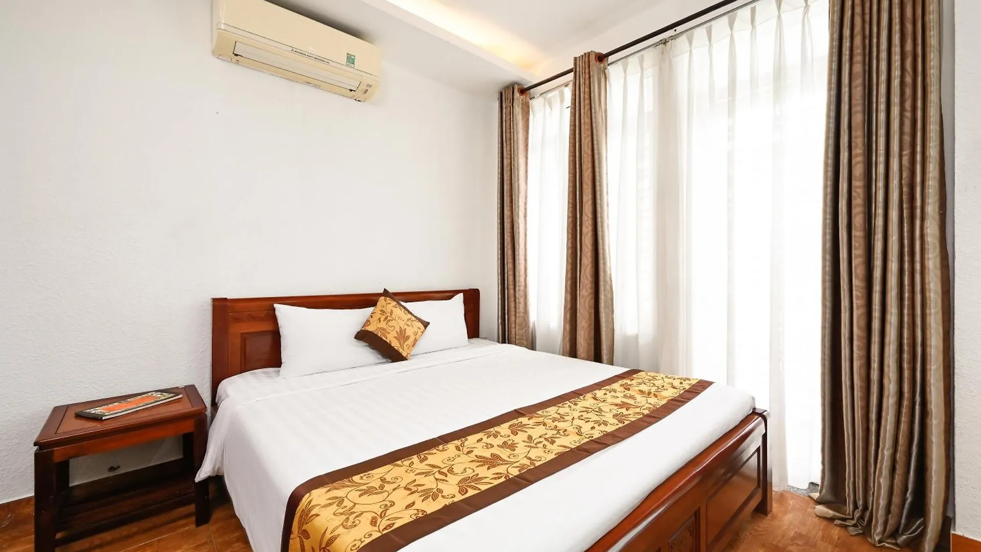 ***  Queen Hotel Saigon Airport Ho Chi Minh City Vietnam