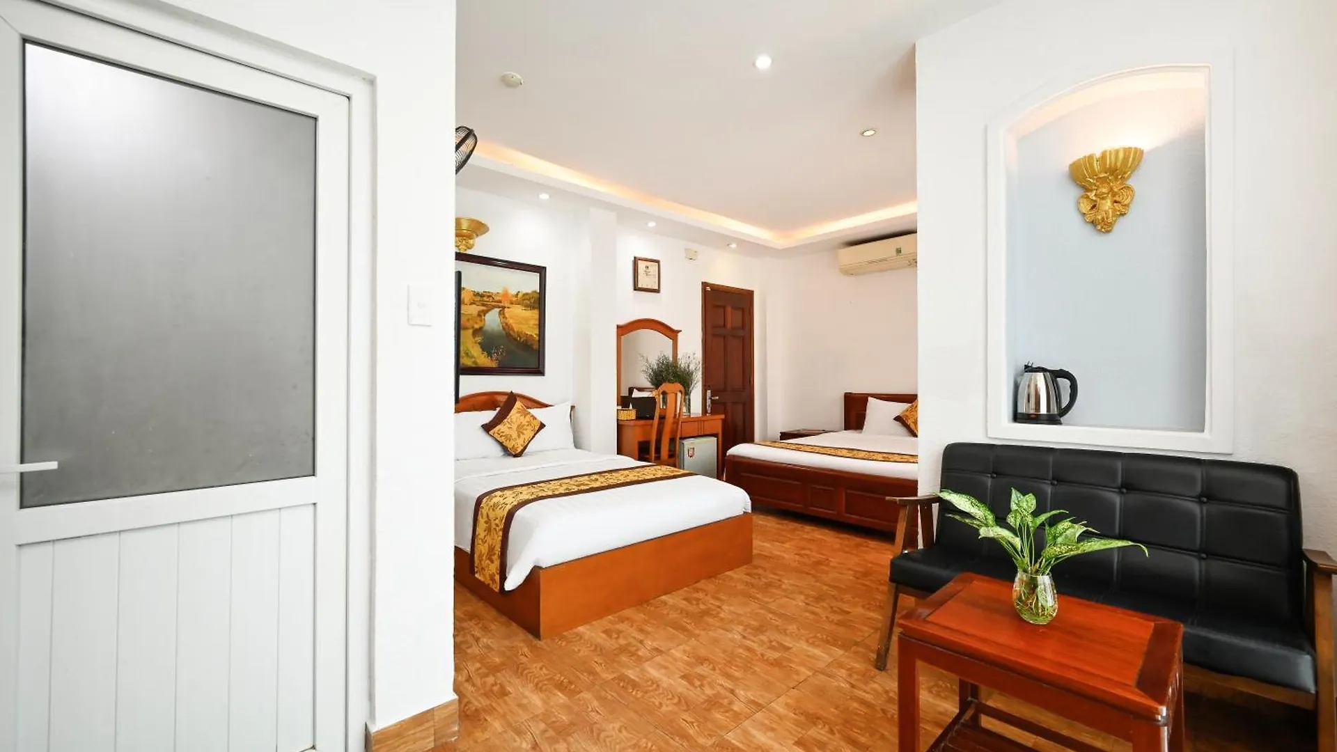 Queen Hotel Saigon Airport Ho Chi Minh City