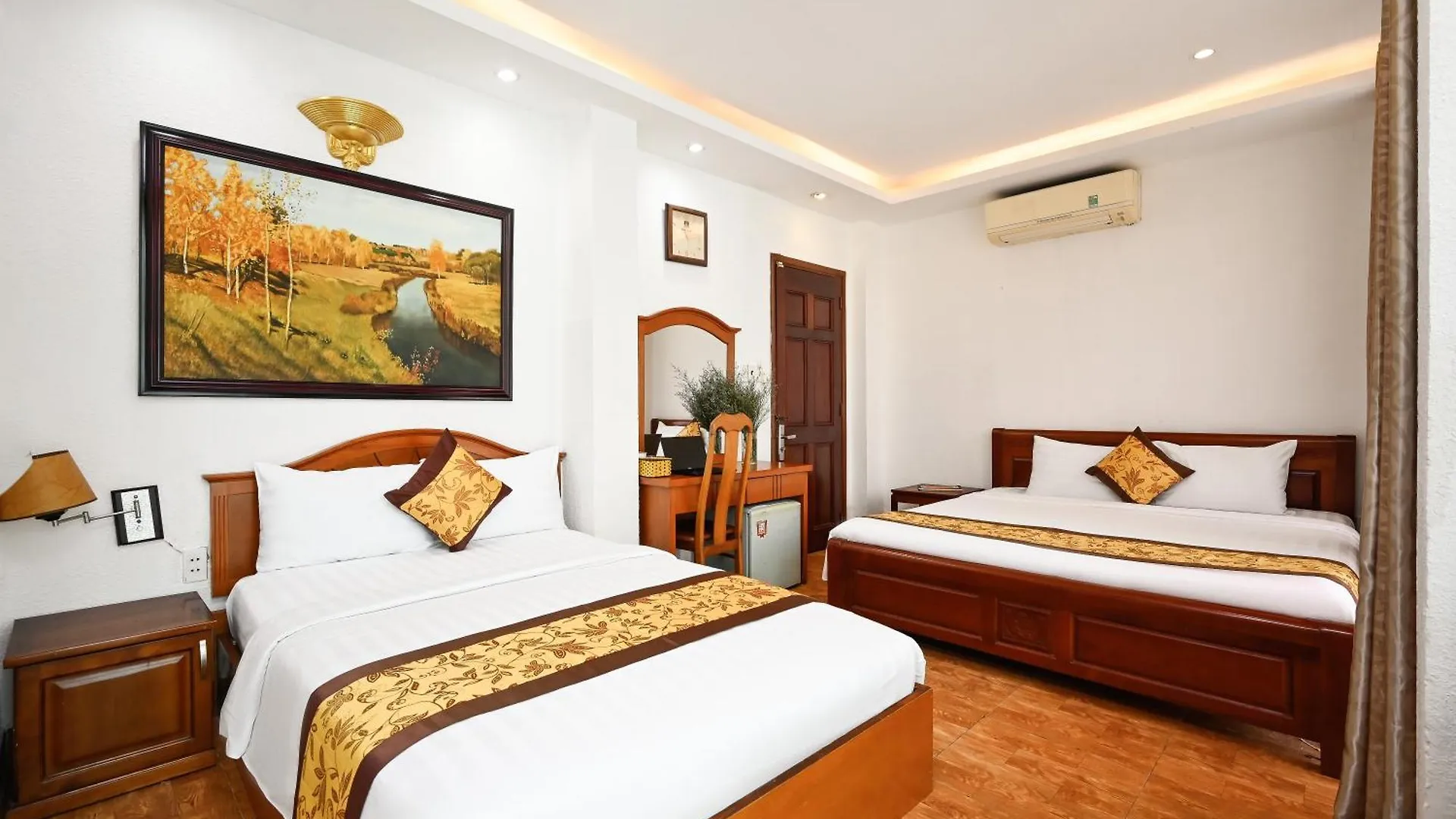 Queen Hotel Saigon Airport Ho Chi Minh City 3*,