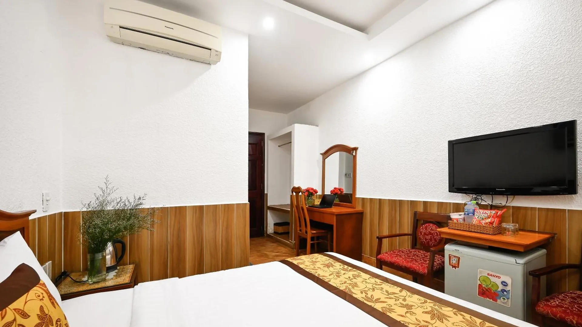 Queen Hotel Saigon Airport Ho Chi Minh City 3*,  Vietnam